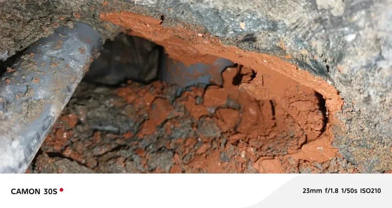 Sau khi hoàn thành sửa đường ống nước tại Bình Tân — thợ Bùi Văn An