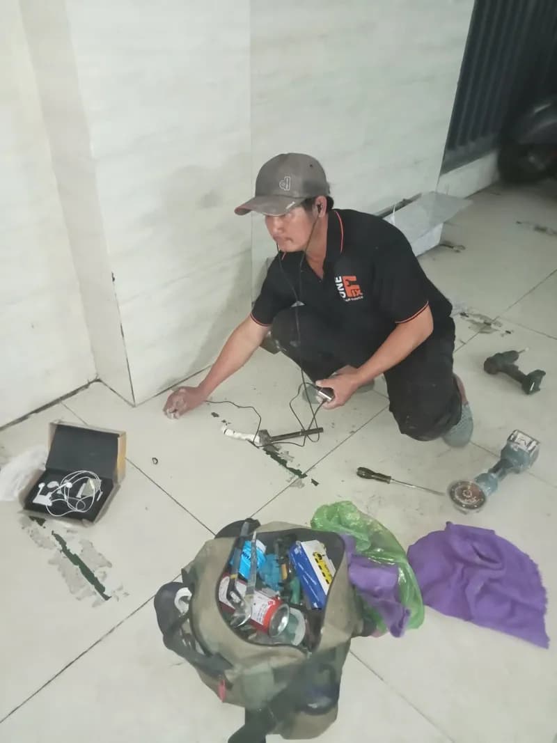Trước sửa đường ống nước tại Bình Tân — thợ Bùi Văn An