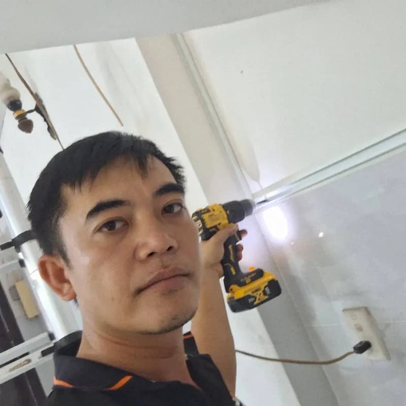 Trước sửa cầu dao điện DeWalt tại Quận 7 — thợ ĐÔNG TRẦN