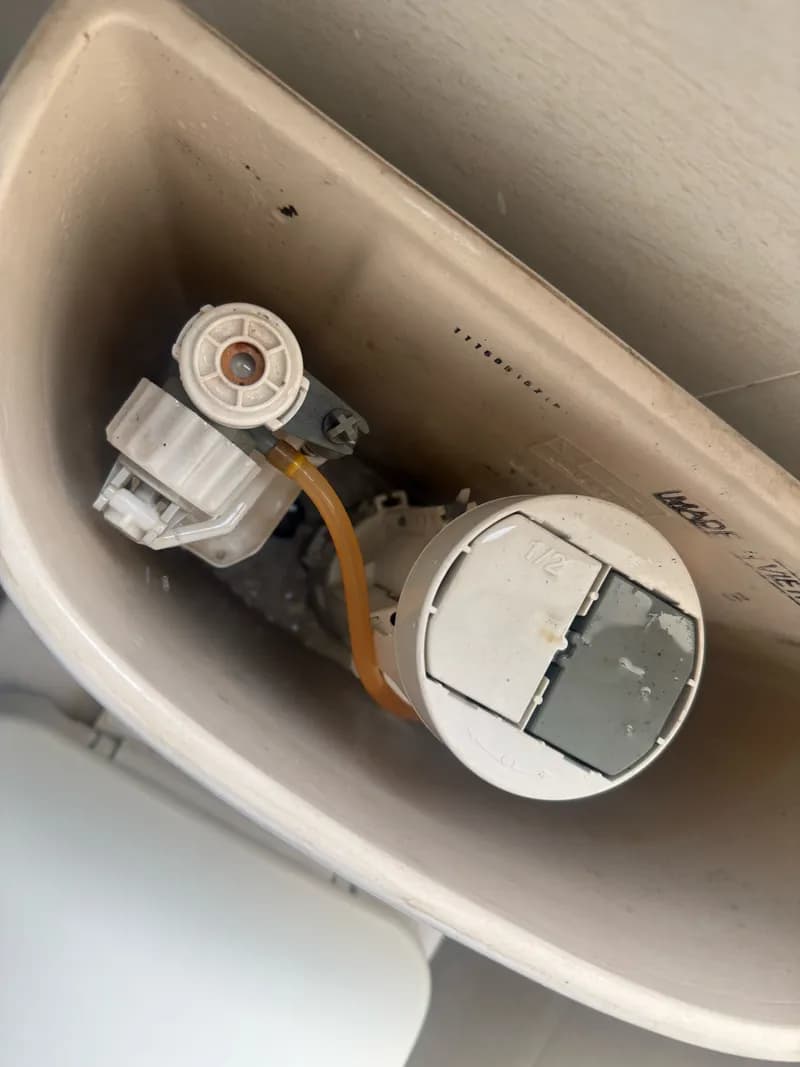 Trước sửa bồn cầu TOTO tại phường Đa Kao, Quận 1 — thợ VŨ HỒ