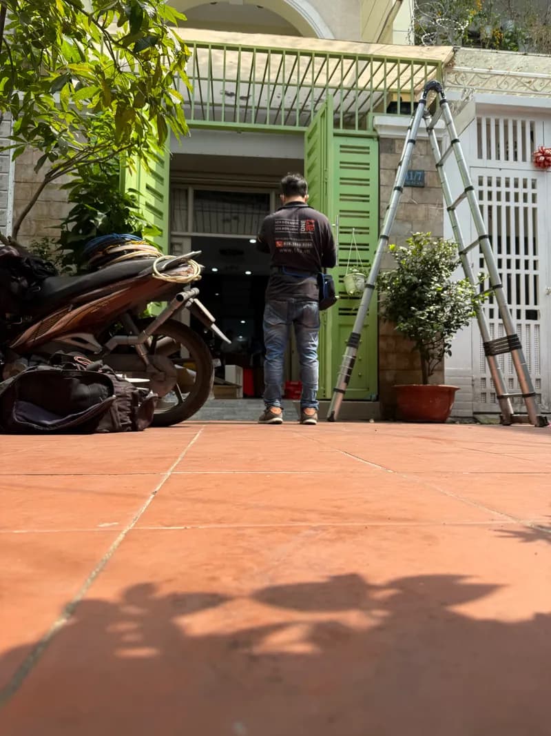 Trước khi sửa: sụp cb tại Tân Phú
