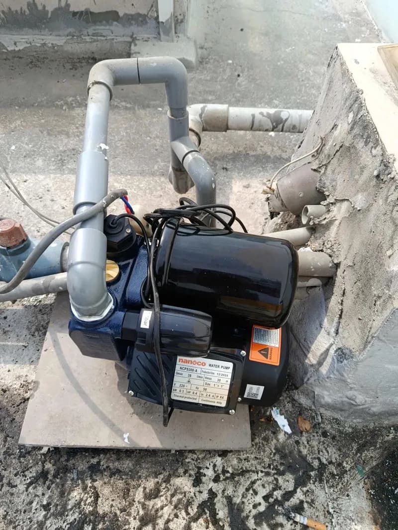 Sau khi hoàn thành sửa máy bơm nước Nanoco tại Quận 1 — thợ Bùi Văn An