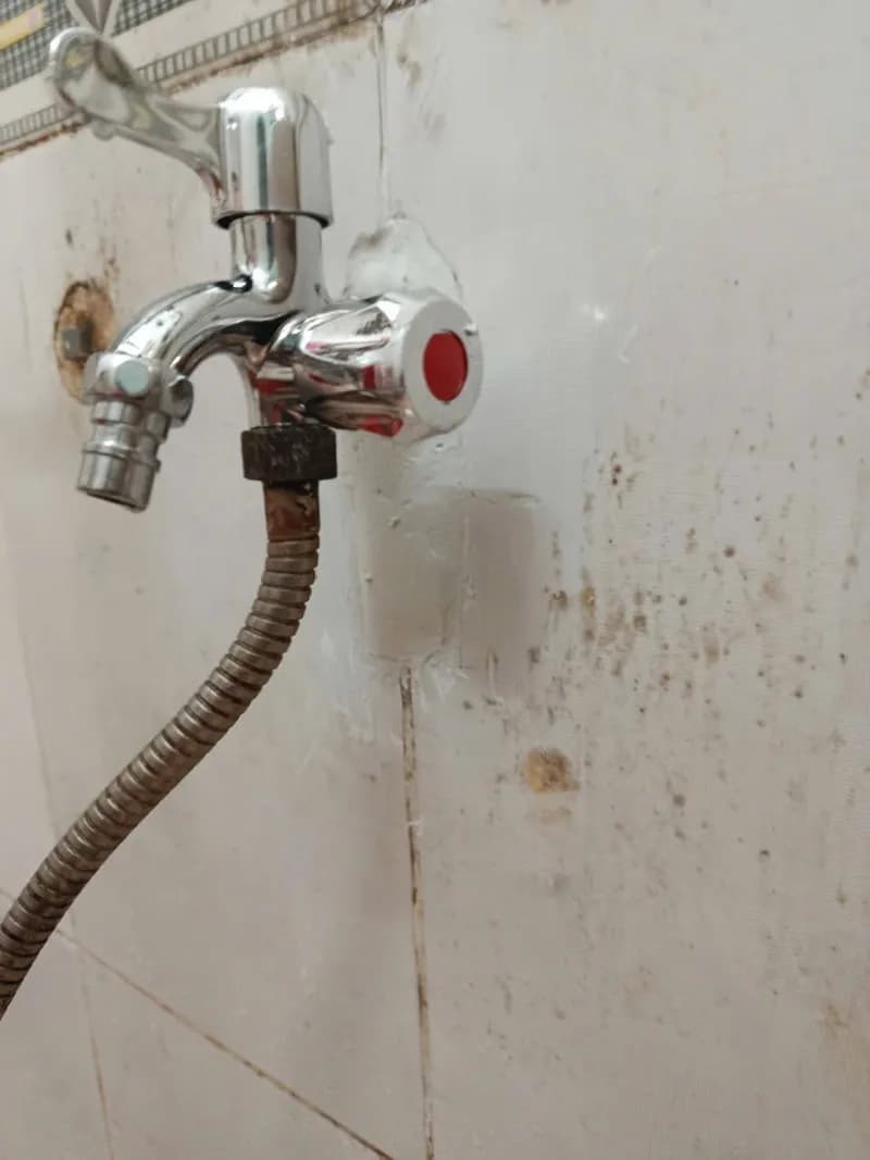 Sau khi hoàn thành sửa vòi nước tại Phường 1, Bình Thạnh — thợ Bùi Văn An