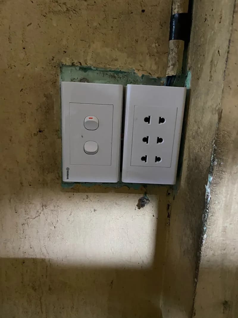 Sau khi hoàn thành sửa công tắc điện, ổ cắm điện Vanlock tại Phường 3, Quận 11 — thợ DƯƠNG OAI
