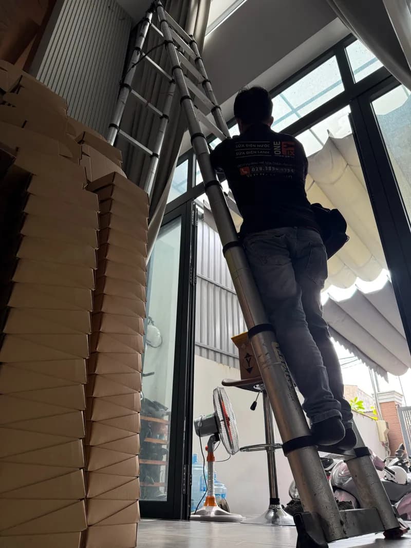 Trước sửa máy lạnh treo tường tại phường Bình Trưng, Quận 2 — thợ VŨ HỒ