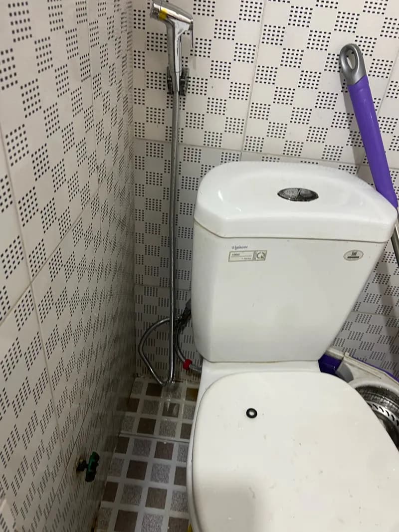 Kết quả Ban đầu thấy cái vòi xịt cũ bị gãy ngay cổ, nước cứ thế mà phun ra tại Phường 9 (Quận 5), Quận 5 — thợ Trần Lào