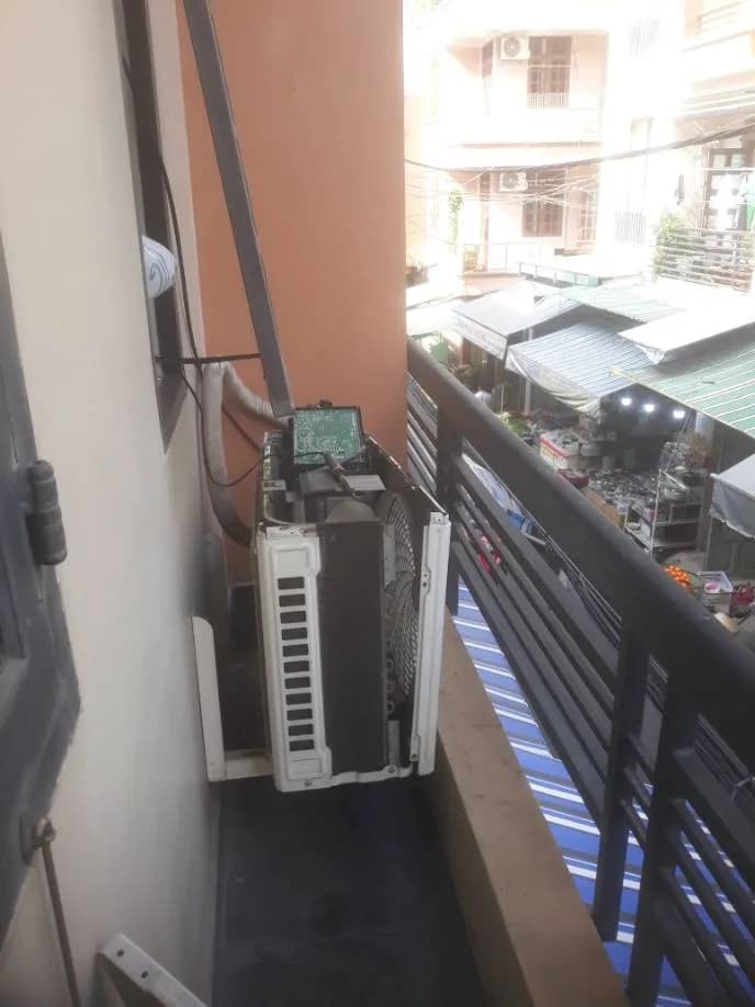 Trước khi sửa: Hàn ống đồng, nạp gas R410A máy lạnh tại quận Tân Bình tại Tân Bình