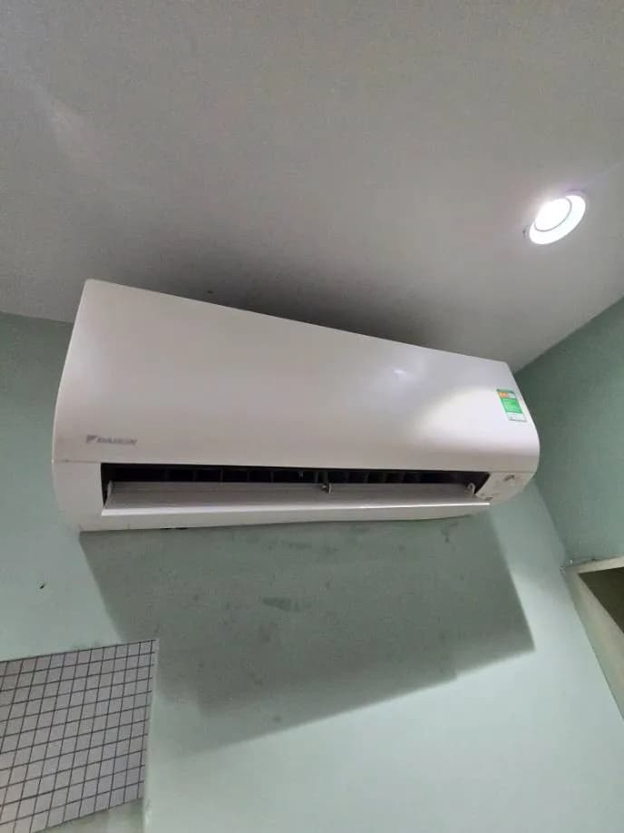 Sau khi hoàn thành sửa máy lạnh treo tường Daikin tại Phường 11, Tân Bình — thợ Lê Hữu Lộc (5 sao)