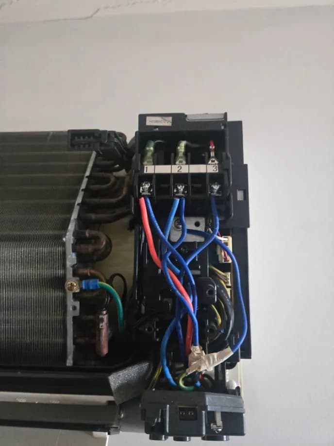 Trước sửa máy lạnh treo tường Daikin tại Phường 11, Tân Bình — thợ Lê Hữu Lộc