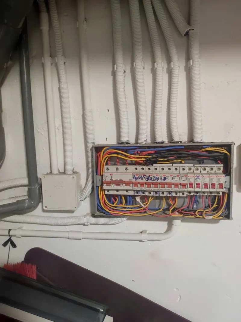 Trước sửa tủ điện ABB tại Thủ Đức — thợ An Bui Van