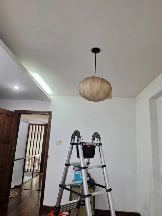 Trước khi sửa: Lắp đặt hệ thống đèn tuýp LED ray trần tại Bình Chánh tại Bình Chánh