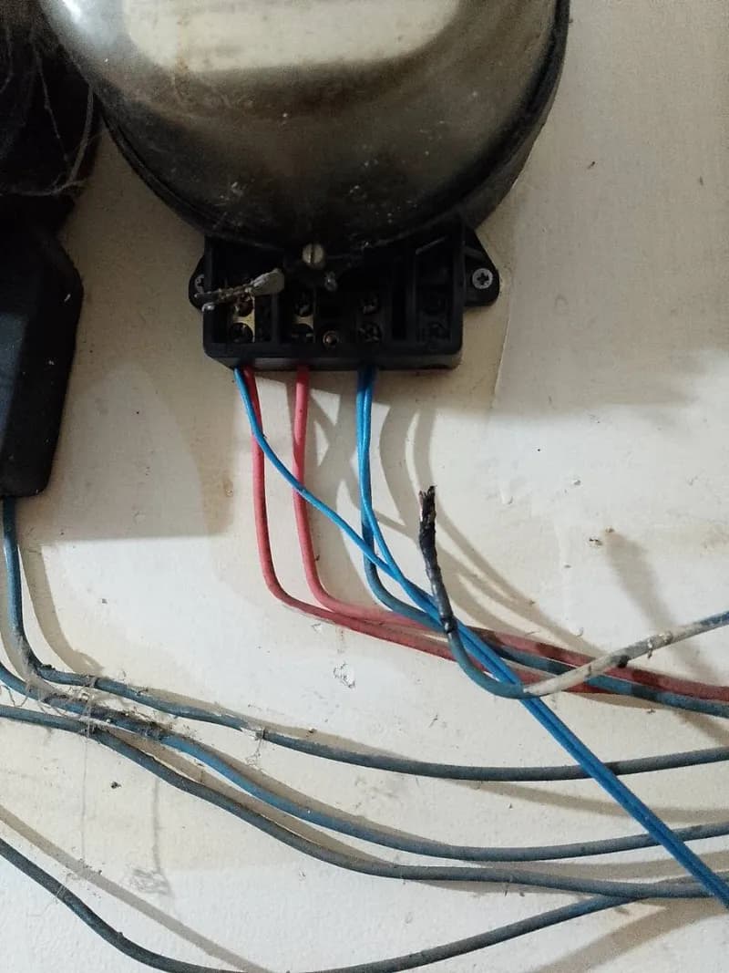 Trước khi sửa: Thay thế dây điện Cadivi, đấu nối hệ thống tại Phường 12, Quận 5 tại Phường 12, Quận 5