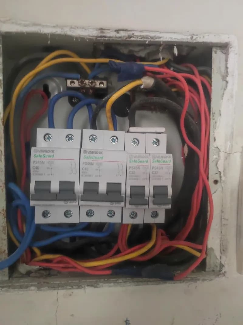 Sau khi hoàn thành sửa aptomat Vanlock tại Phường 26, Bình Thạnh — thợ An Bui Van