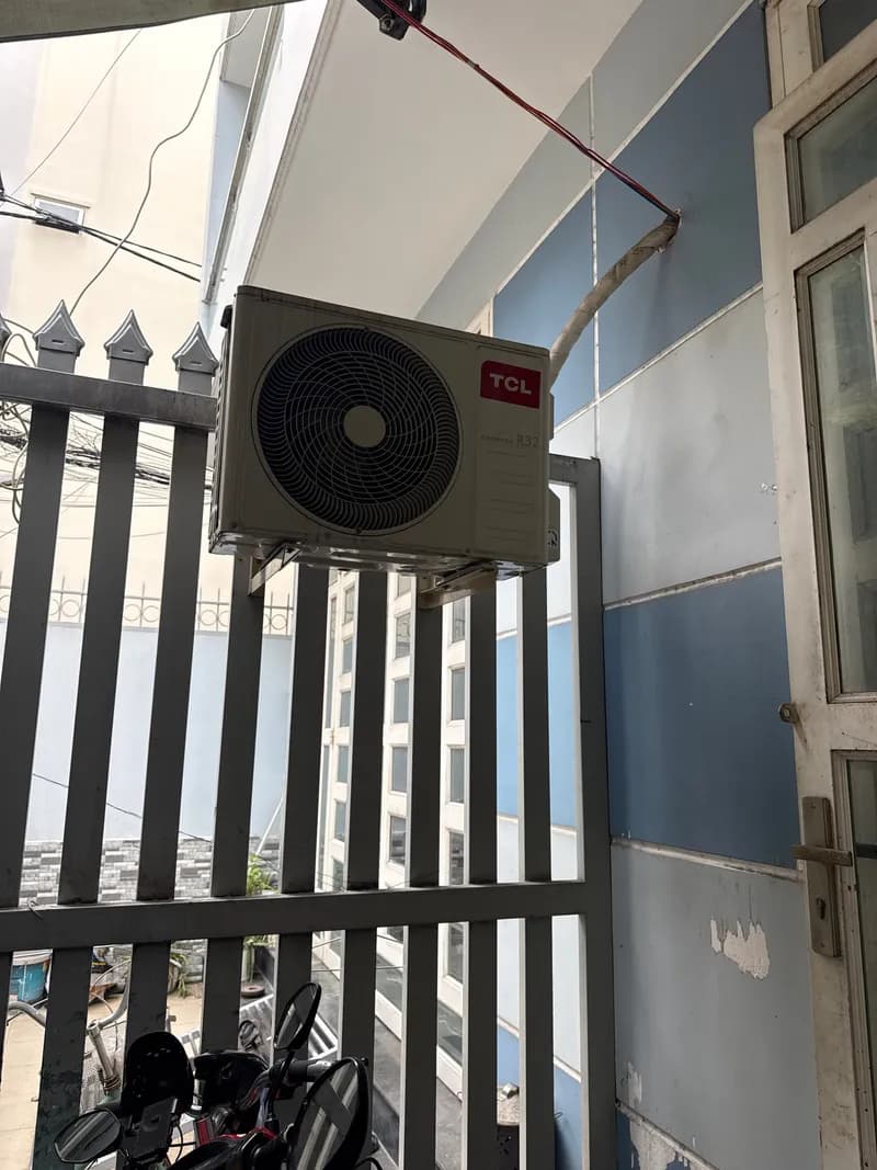 Trước khi sửa: Di dời và vệ sinh máy lạnh TCL tại Phường 5 Phú Nhuận tại Phường 5, Phú Nhuận