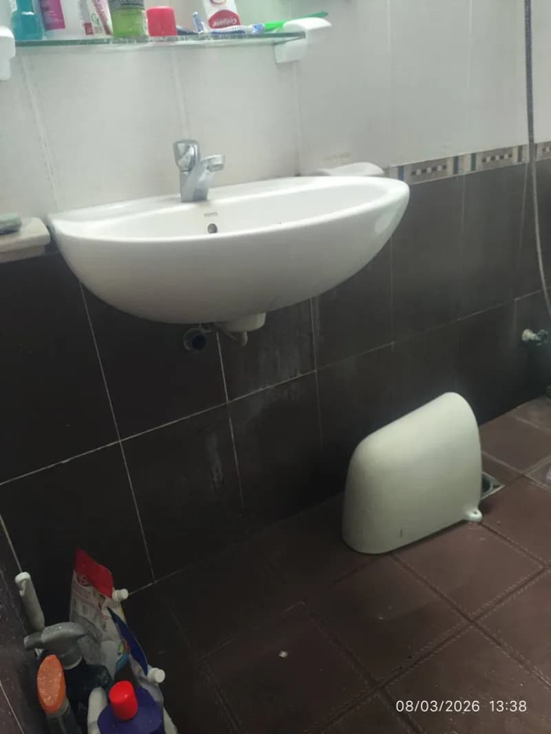 Trước khi sửa: Rỉ nước lavabo tại Tân Phú