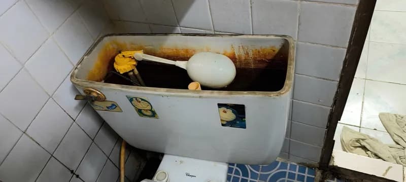 Trước sửa két nước bồn cầu Champion tại Phường 12, Tân Bình — thợ Bùi Văn An