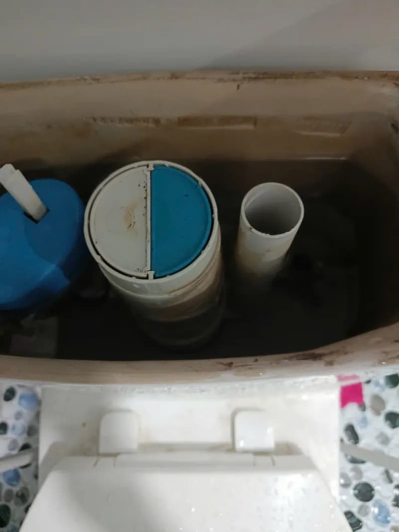 Trước sửa két nước bồn cầu VINCERA tại Thủ Đức — thợ Bùi Văn An