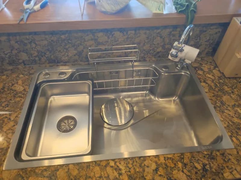 Sau khi hoàn thành sửa bồn rửa chén đôi inox RENOWN tại Thủ Đức — thợ Bùi Văn An