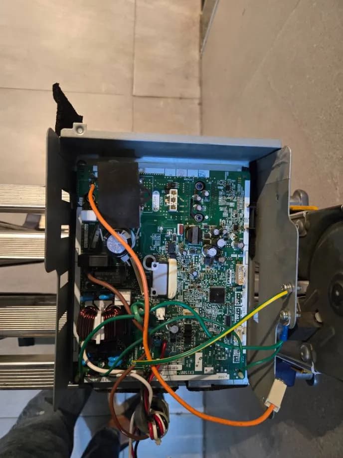Kết quả Thay thế board mạch dàn nóng máy lạnh Daikin tại Thủ Đức tại Thủ Đức — thợ Lê Hữu Lộc