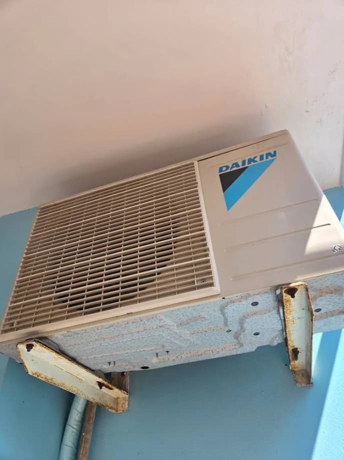 Trước khi sửa: Nạp gas R410A, sửa board mạch máy lạnh Daikin Phường 12 Quận 6 tại Phường 12, Quận 6