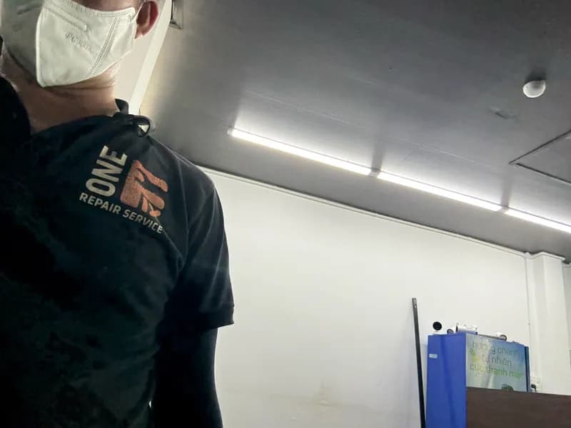 Sau khi hoàn thành sửa đèn chiếu sáng tại Quận 10 — thợ VŨ HỒ