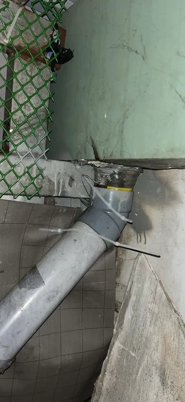 Trước khi sửa: Sửa phễu máng xối tại phường an lạc a quận bình tân, Bình Tân