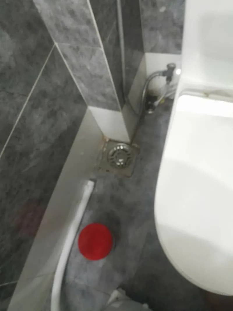 Trước sửa bồn cầu Cerado tại Phường 2, Tân Bình — thợ Bùi Văn Bảo