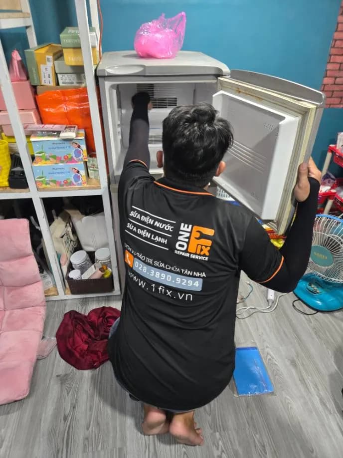 Sau khi hoàn thành sửa tủ lạnh Sanyo tại Phường Tân Bình, Tân Bình — thợ Lê Hữu Lộc