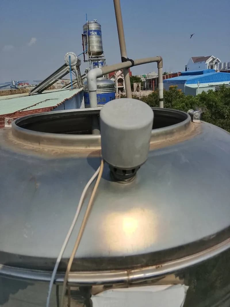 Trước khi sửa: Thay phao điện chống tràn bồn nước inox tại TPHCM tại TPHCM