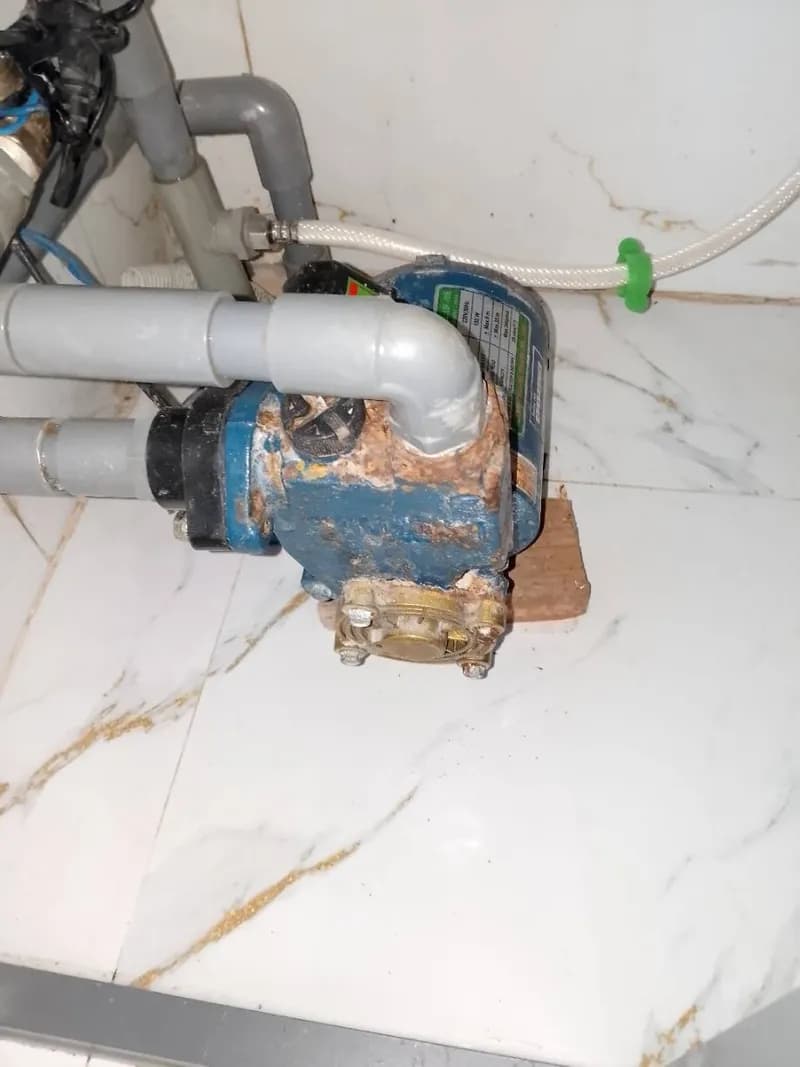 Trước khi sửa: Thay thế máy bơm tăng áp Panasonic và lắp đặt đường ống tại TPHCM tại TPHCM