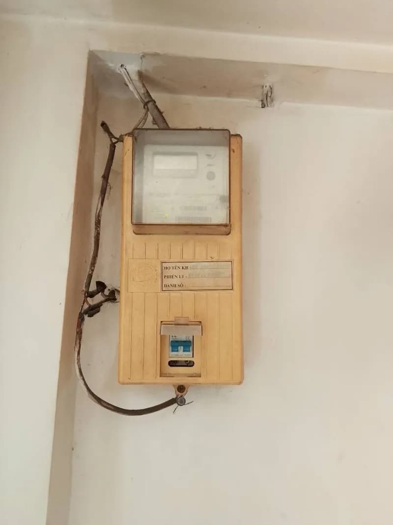 Trước sửa công tơ điện tại TPHCM — thợ TRÂN TRƯƠNG