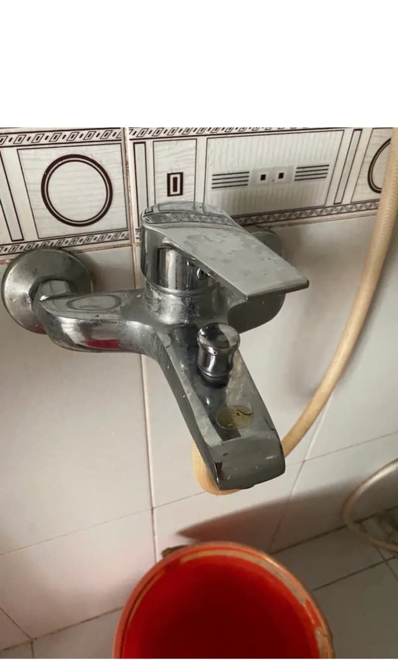 Trước sửa vòi sen tắm nóng lạnh SONG tại TPHCM — thợ Dương Oai