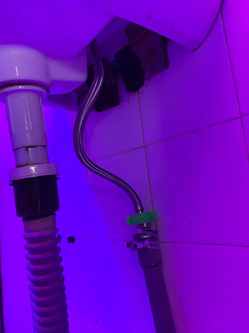 Sau khi hoàn thành sửa lavabo tại Quận 1 — thợ Dương Oai