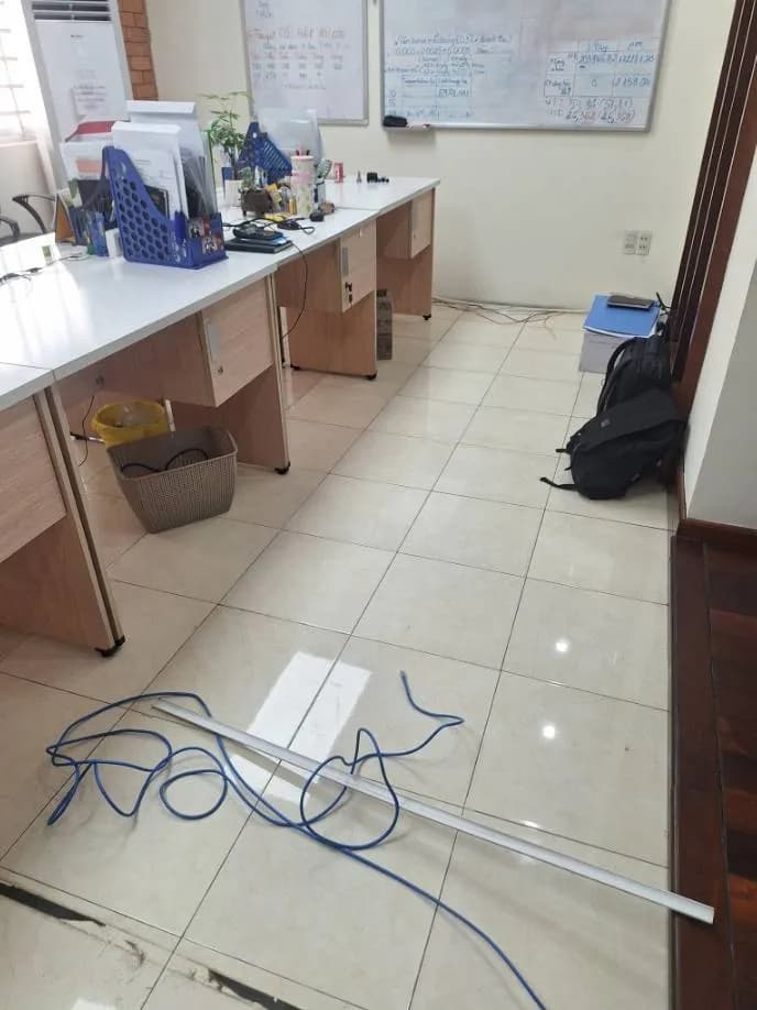Trước sửa hệ thống dây điện văn phòng Daikin tại TPHCM — thợ ĐÔNG TRẦN