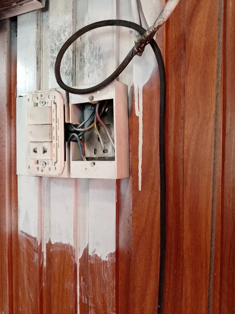 Trước sửa ổ cắm điện tại TPHCM — thợ ĐỖ NHIỀU