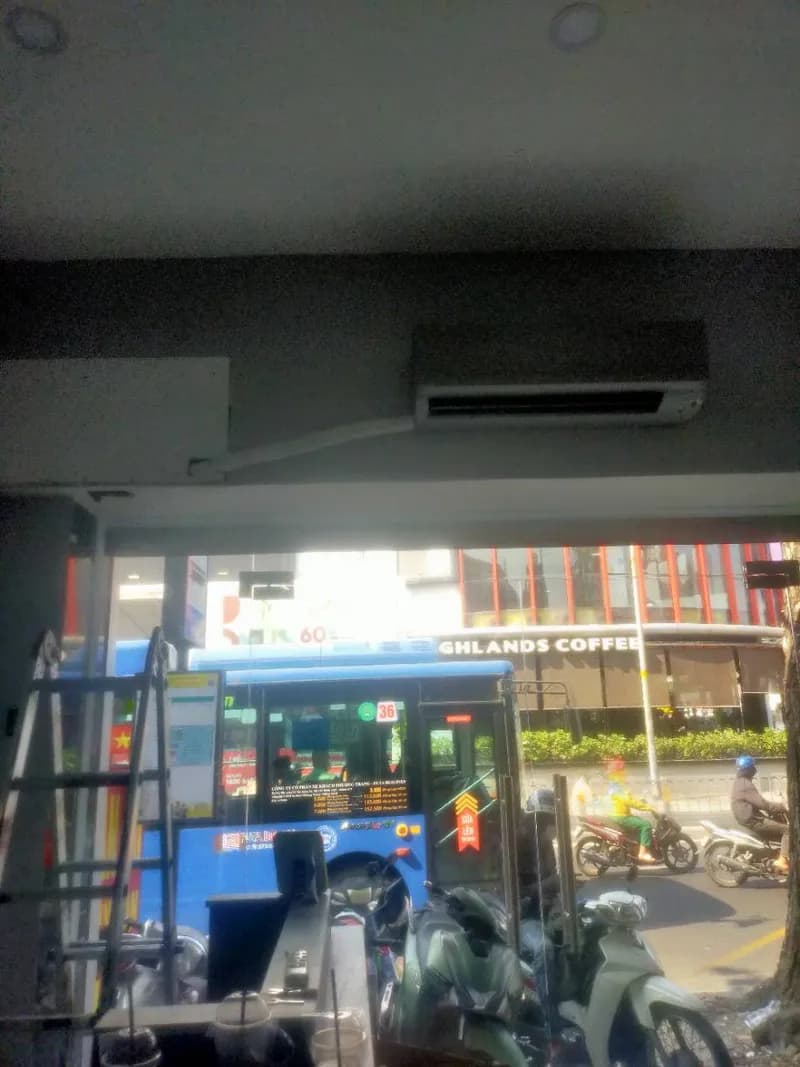 Trước sửa máy lạnh treo tường tại Gò Vấp — thợ TUẤN LÊ