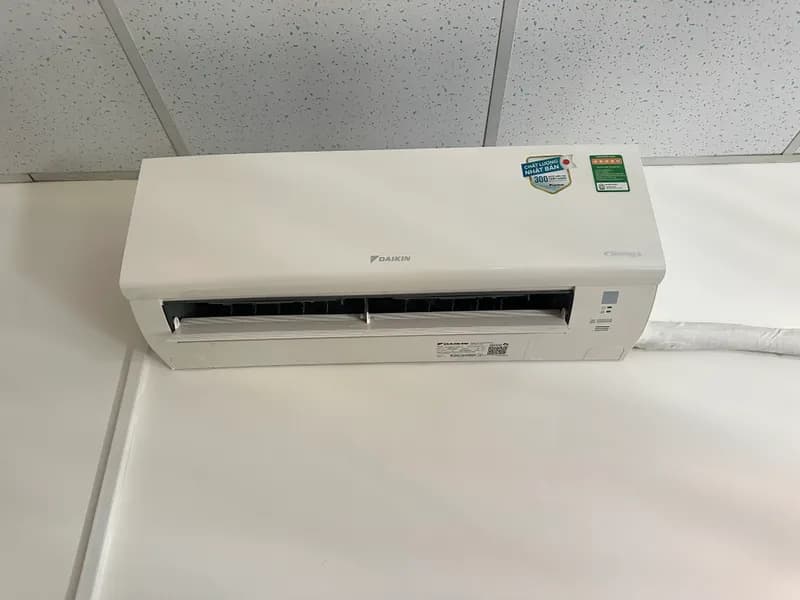 Trước sửa máy lạnh treo tường Daikin tại Phường 14, Quận 10 — thợ Lê Hữu Lộc