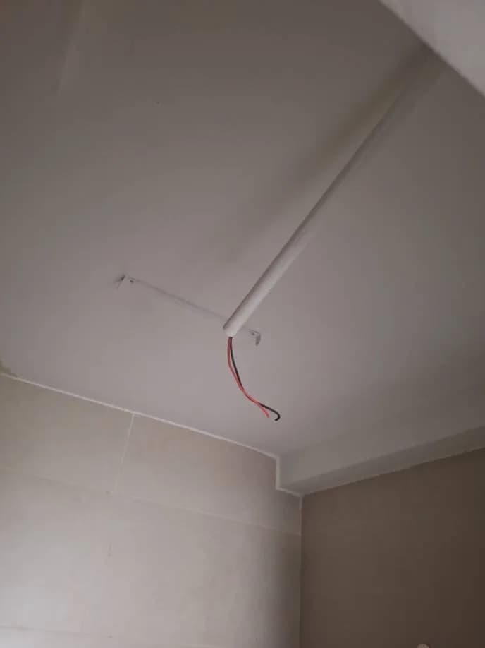 Trước sửa trần nhà, đèn LED ốp trần MPE tại TPHCM — thợ ĐÔNG TRẦN