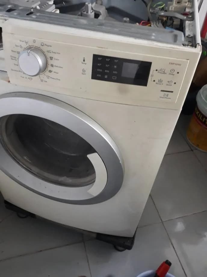 Trước sửa máy giặt lồng ngang Electrolux tại TPHCM — thợ CHÍ TÂM