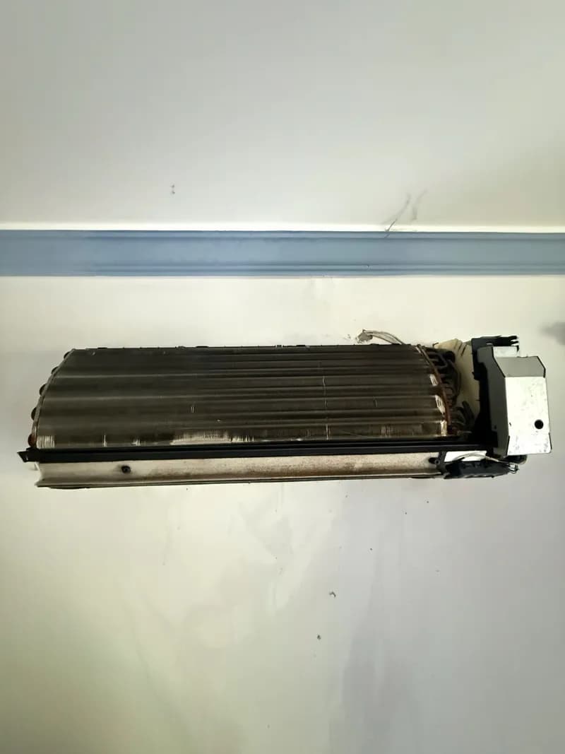 Trước sửa máy lạnh treo tường TOSHIBA tại Gò Vấp — thợ TÚ ĐỖ