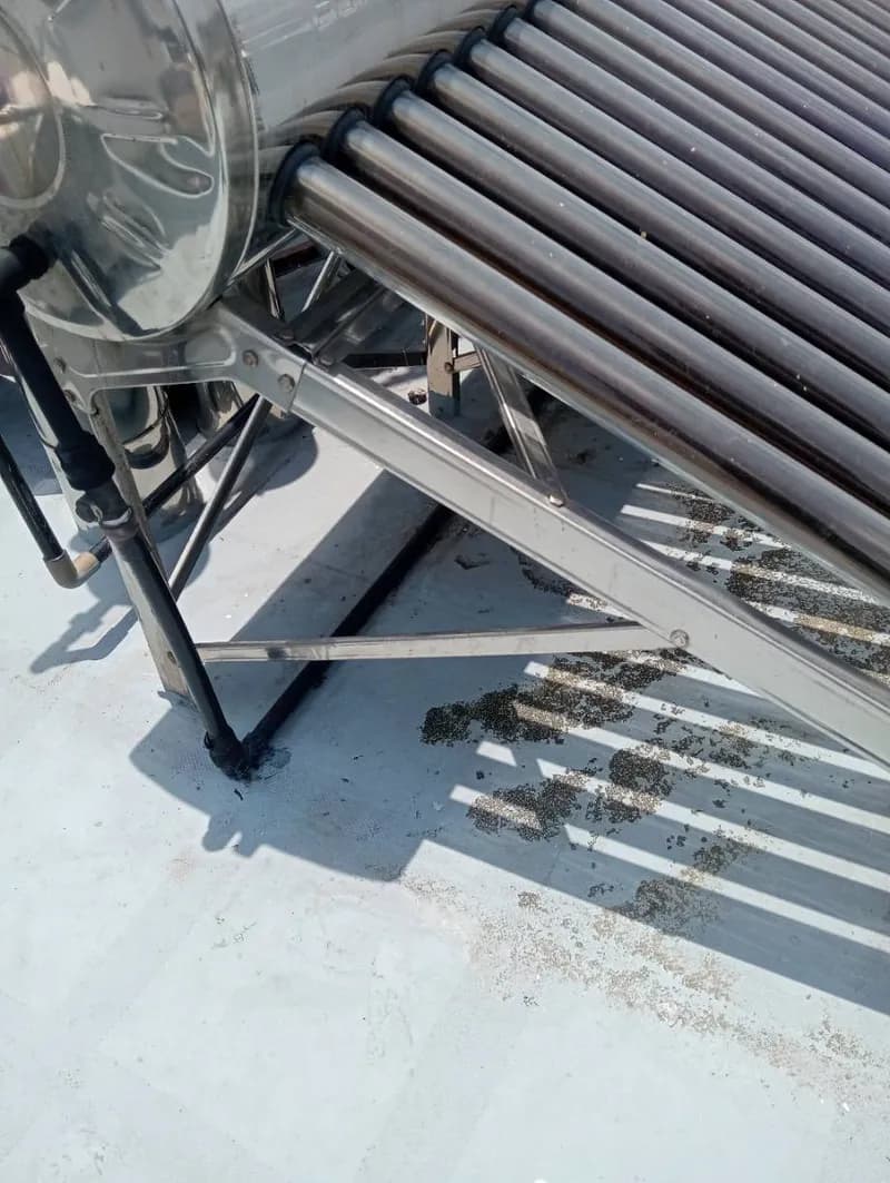 Trước sửa máy nước nóng năng lượng mặt trời tại Tân Phú — thợ Võ Hồng Hải