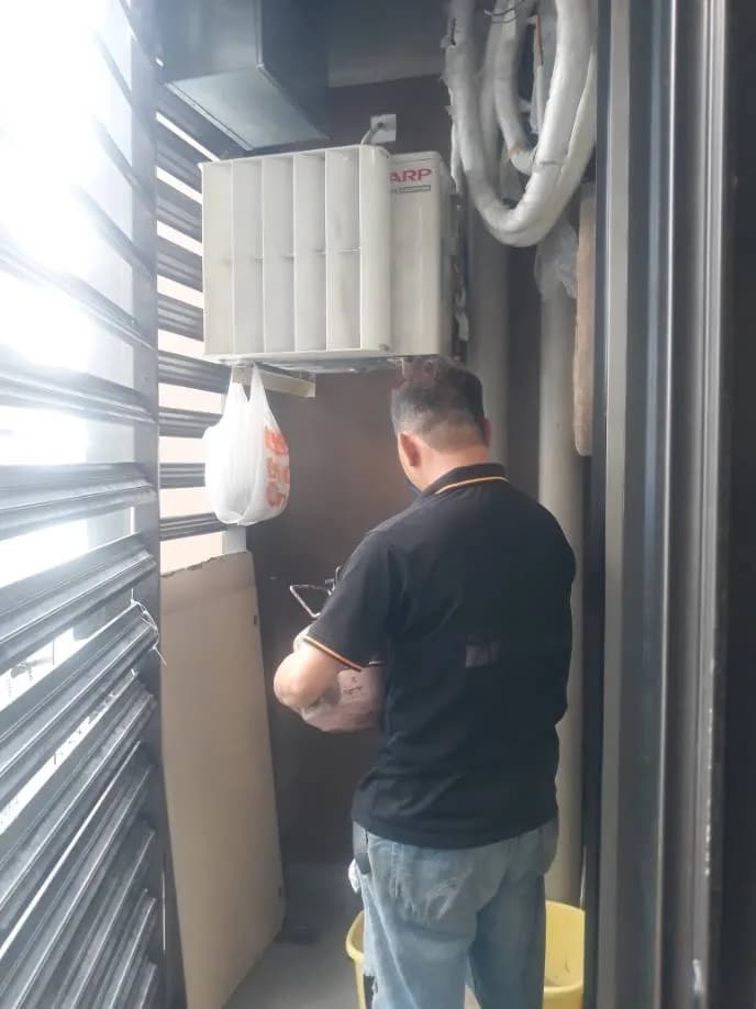Trước sửa cục nóng máy lạnh ARP tại TPHCM — thợ HUY ĐẶNG