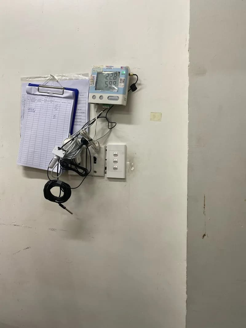Sau khi hoàn thành sửa thiết bị đo nhiệt độ độ ẩm, công tắc điện SMARTTECH.VN tại Tân Bình — thợ DƯƠNG OAI
