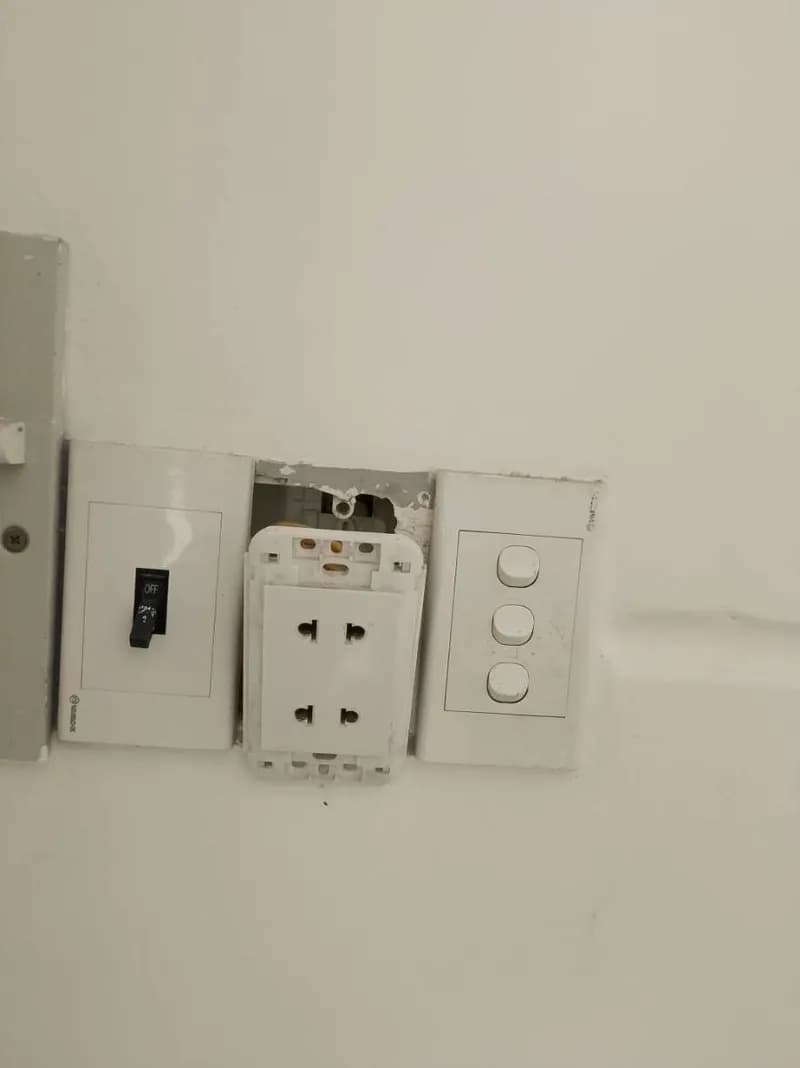 Trước sửa ổ cắm điện và công tắc điện SINO tại TPHCM — thợ TRÂN TRƯƠNG