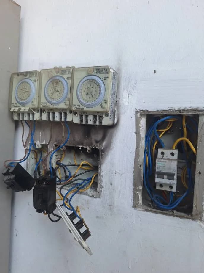 Trước sửa đồng hồ hẹn giờ điện, công tắc điện, hộp cầu dao điện Panasonic tại TPHCM — thợ ĐÔNG TRẦN