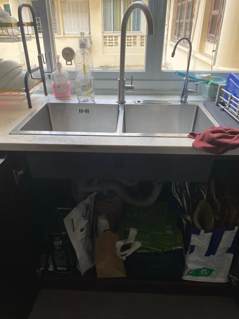 Trước khi sửa: Thay ống thoát bồn rửa chén và căn chỉnh cửa kính tại TPHCM tại TPHCM