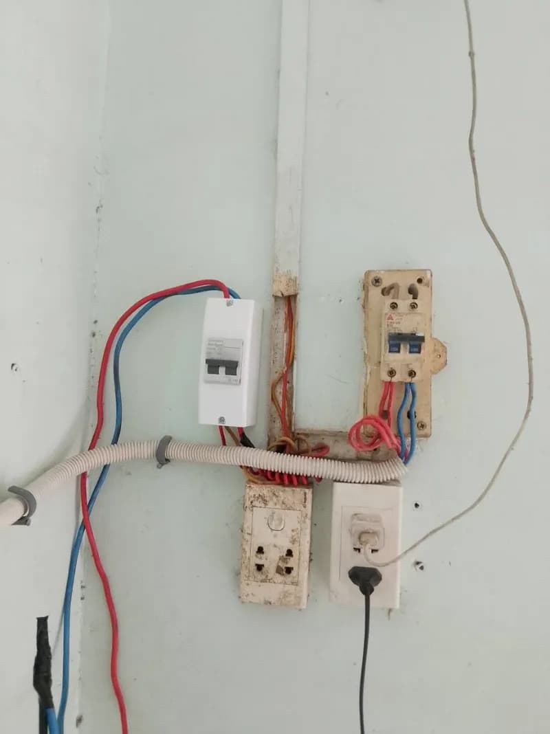 Sau khi hoàn thành sửa hệ thống điện dân dụng, cầu dao, ổ cắm Schneider Electric tại TPHCM — thợ TRÂN TRƯƠNG