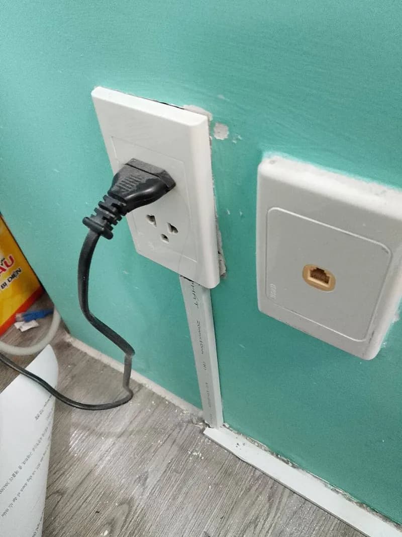 Trước khi sửa: Kiểm tra hệ thống điện âm tường văn phòng Phường 7 Quận 5 tại phường 7, Quận 5