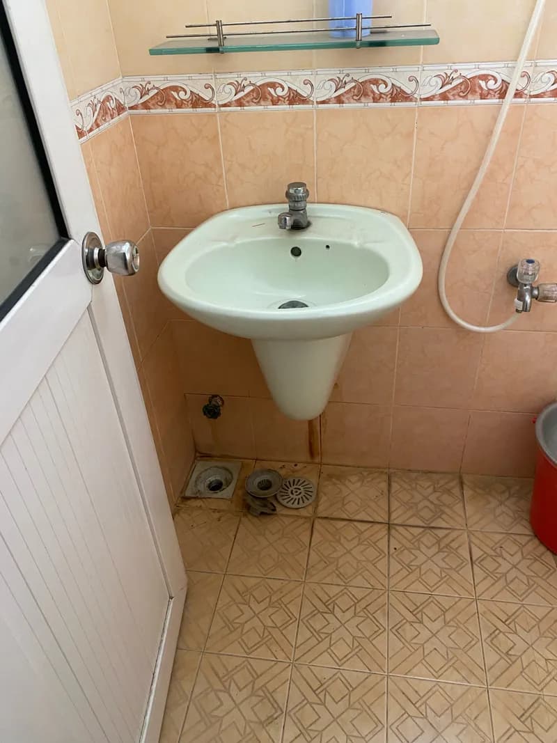 Trước sửa chậu rửa mặt tại TPHCM — thợ An Bui Van