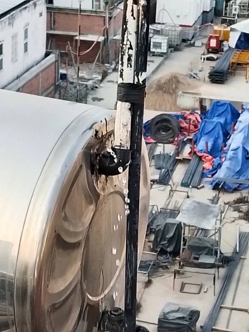 Trước khi sửa: Thay thế cút nối ống nước máy năng lượng mặt trời Quận 4 tại Quận 4